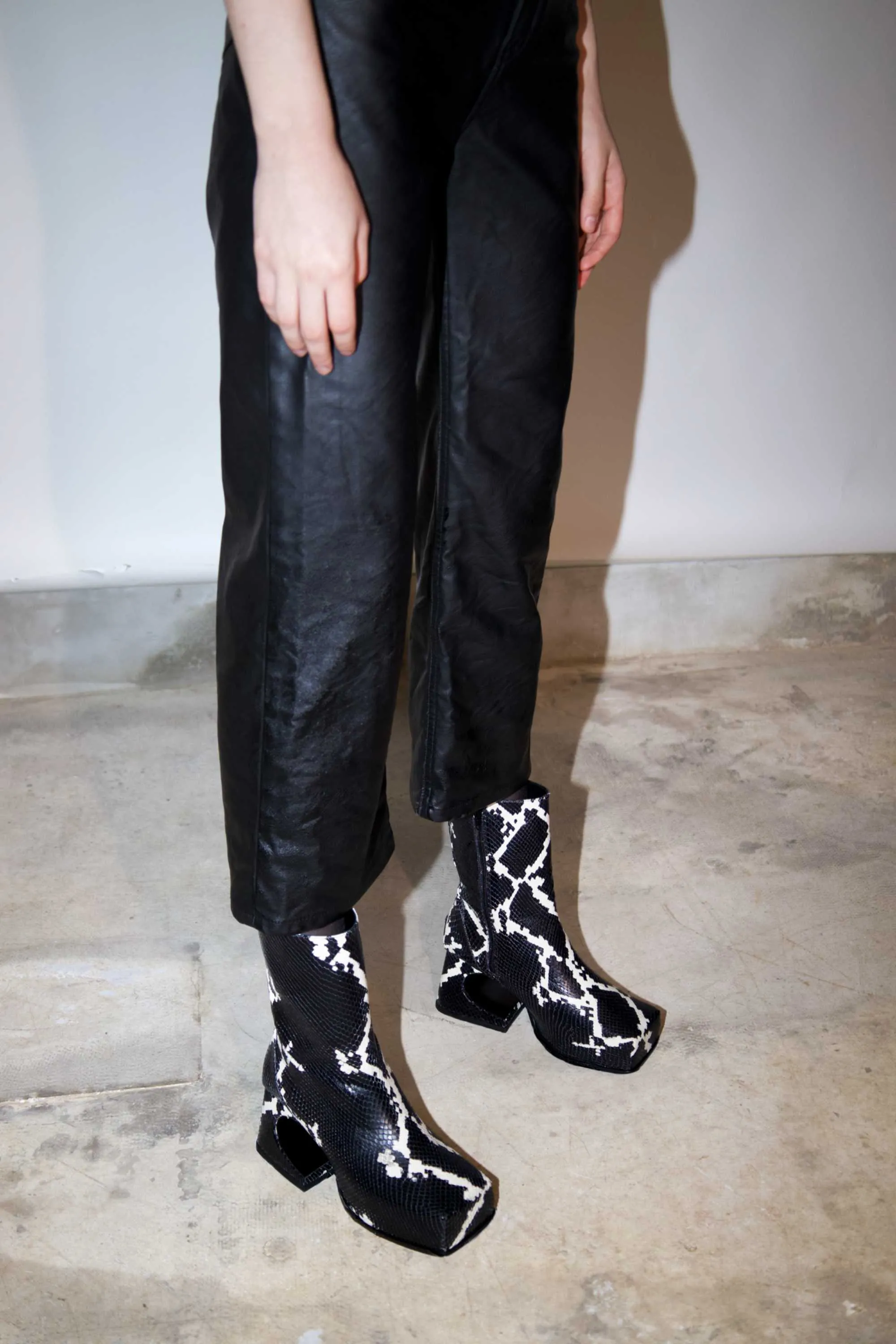 BLACK SNOW ROXY BOOTS